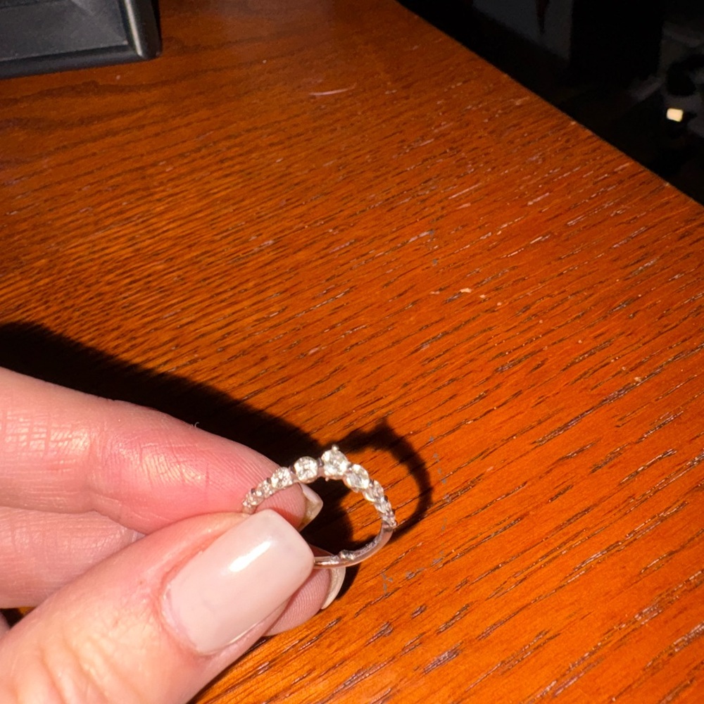 White gold diamond chevron wedding band - Picture 4 of 6